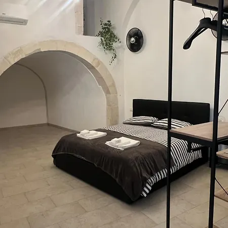Ermes Ares * Syracuse